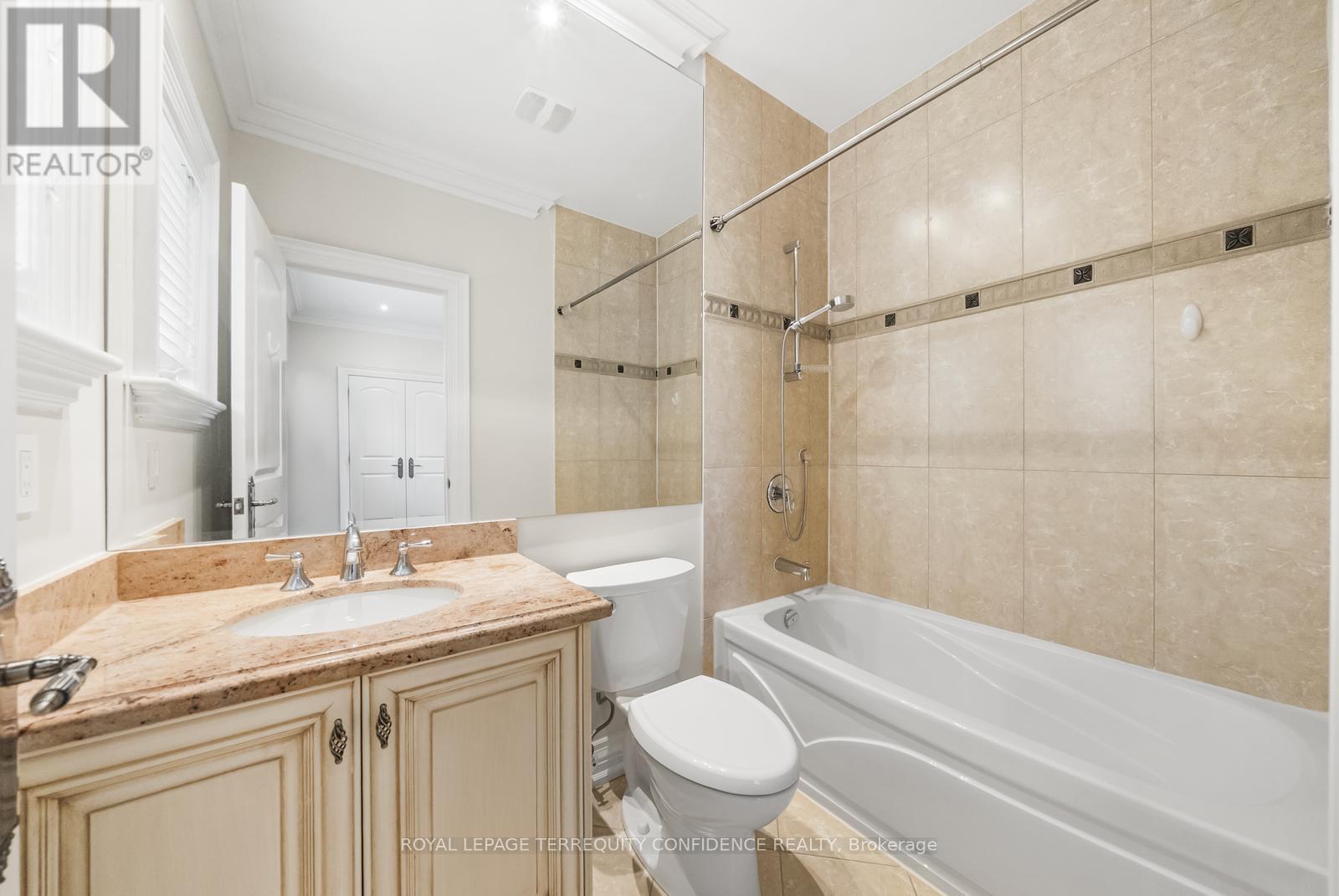 255 Dunview Avenue, Toronto, Ontario  M2N 4J3 - Photo 35 - C12490160