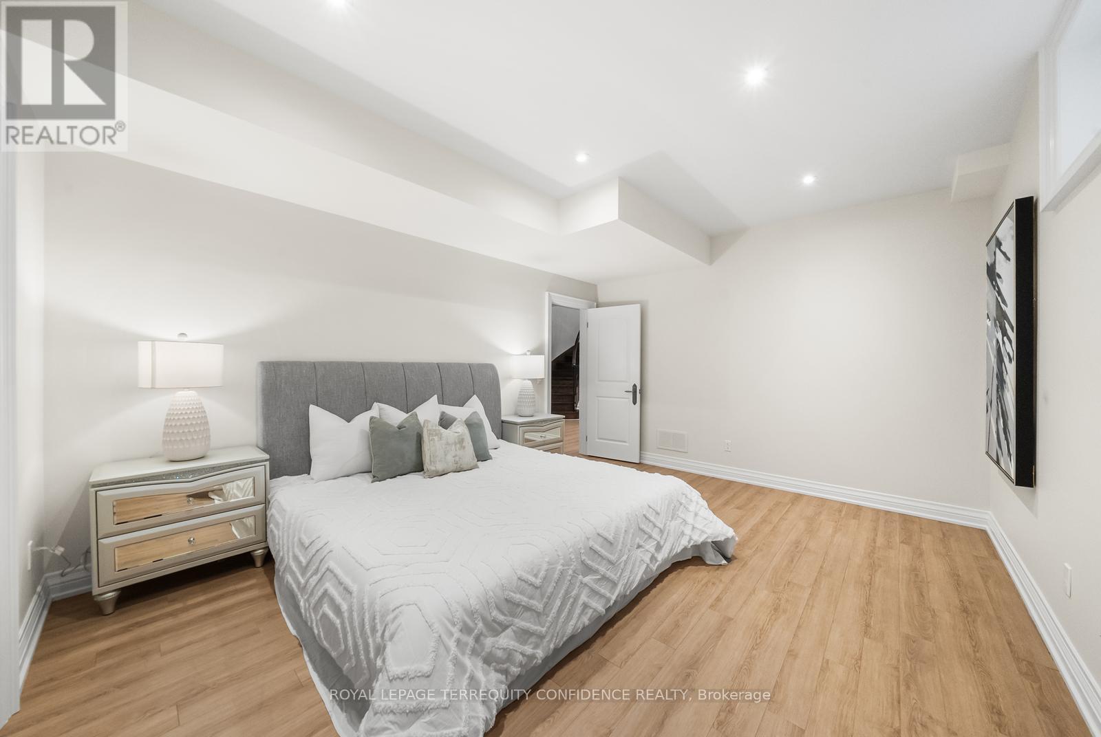 255 Dunview Avenue, Toronto, Ontario  M2N 4J3 - Photo 43 - C12490160