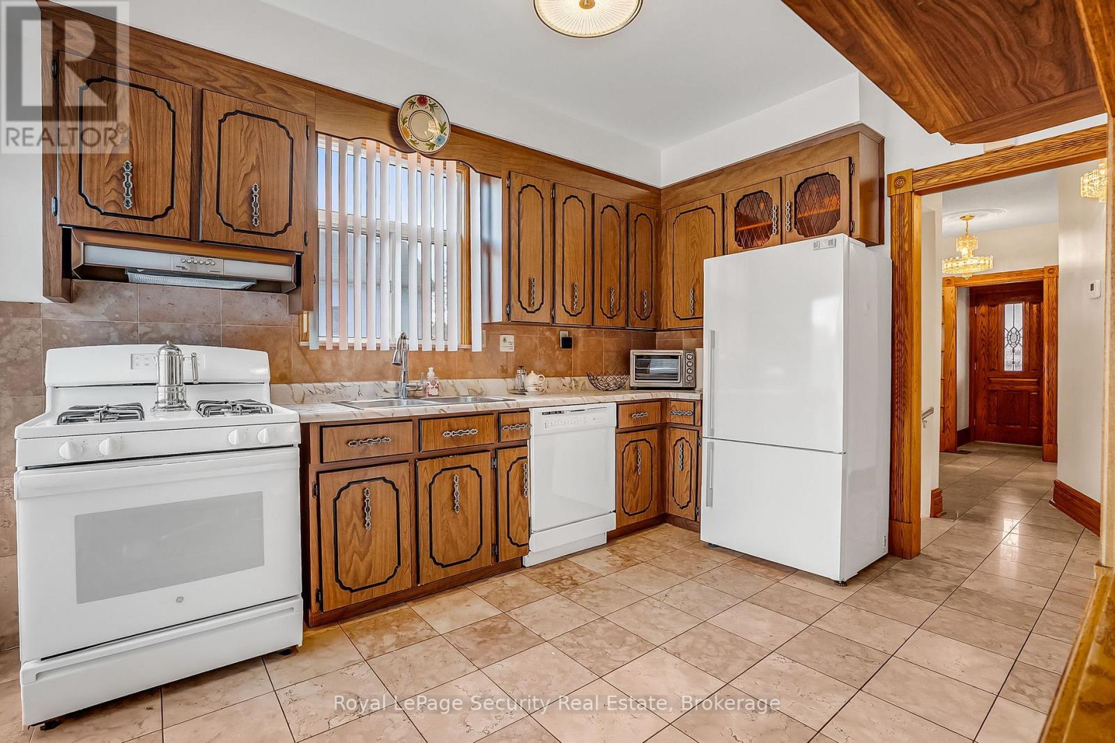 1937 Dufferin Street, Toronto, Ontario  M6E 3P8 - Photo 14 - C12490200