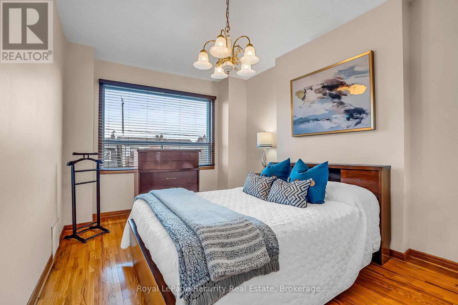 1937 Dufferin Street, Toronto, Ontario  M6E 3P8 - Photo 19 - C12490200