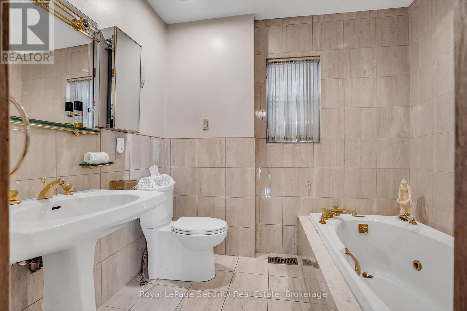 1937 Dufferin Street, Toronto, Ontario  M6E 3P8 - Photo 29 - C12490200