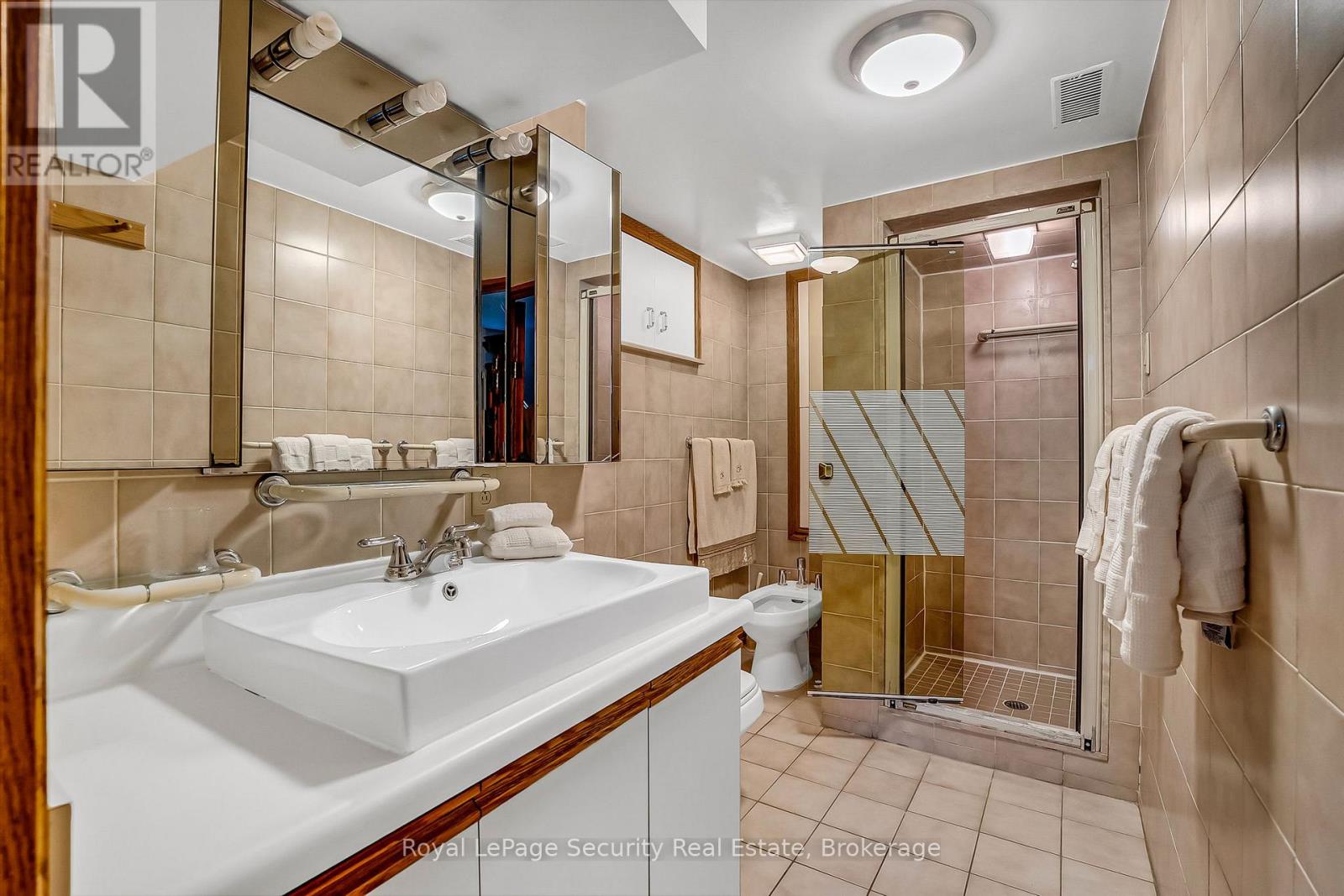 1937 Dufferin Street, Toronto, Ontario  M6E 3P8 - Photo 36 - C12490200