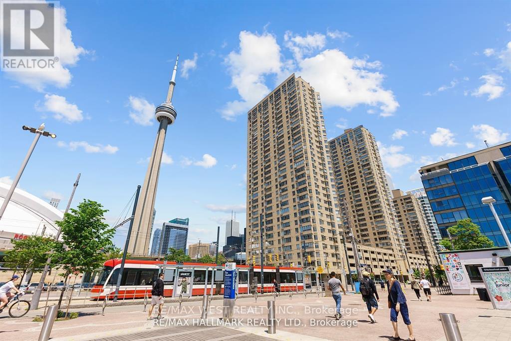 2703 - 270 QUEENS QUAY W, Toronto, Ontario