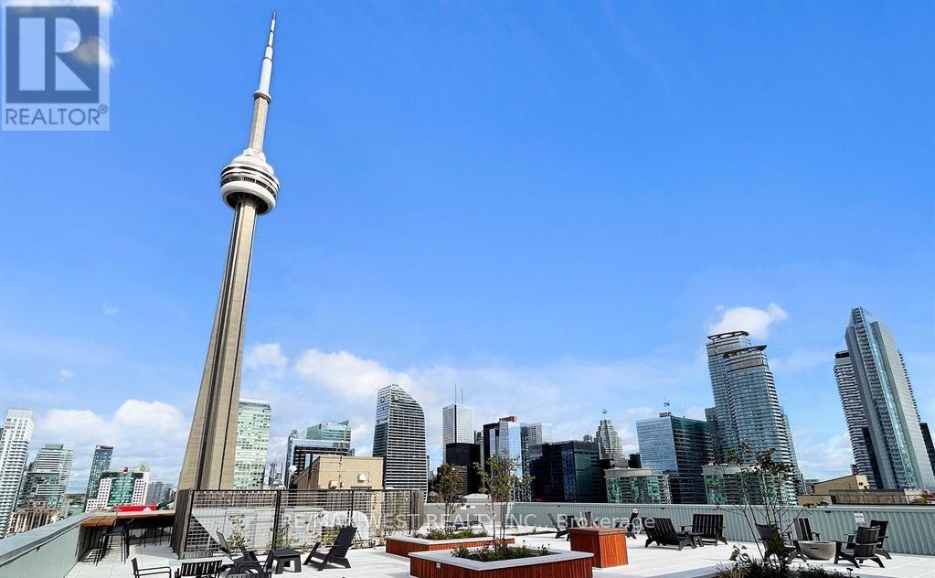 2703 - 270 Queens Quay W, Toronto, Ontario  M5J 2N4 - Photo 10 - C12490204