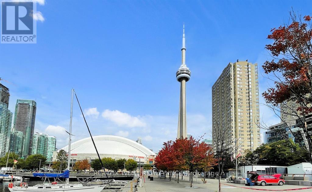 2703 - 270 Queens Quay W, Toronto, Ontario  M5J 2N4 - Photo 3 - C12490204