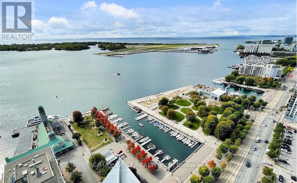 2703 - 270 Queens Quay W, Toronto, Ontario  M5J 2N4 - Photo 6 - C12490204