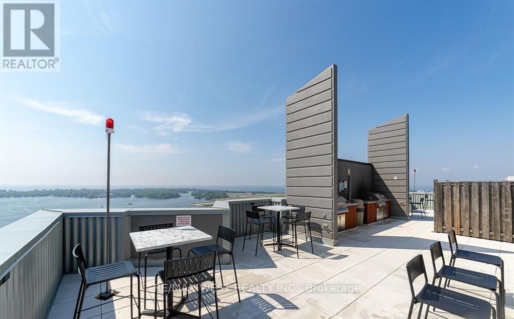 2703 - 270 Queens Quay W, Toronto, Ontario  M5J 2N4 - Photo 9 - C12490204