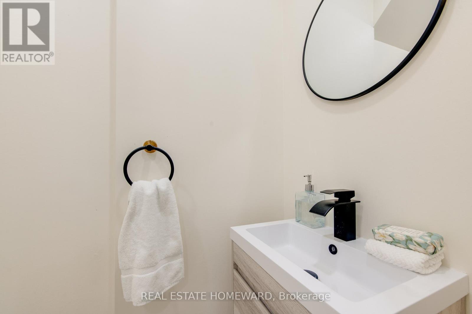 353 Victoria Park Avenue, Toronto, Ontario  M4E 3S9 - Photo 15 - E12490088