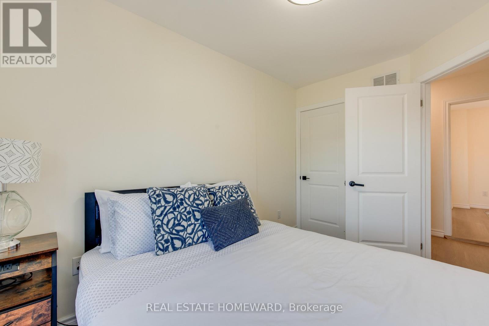 353 Victoria Park Avenue, Toronto, Ontario  M4E 3S9 - Photo 23 - E12490088