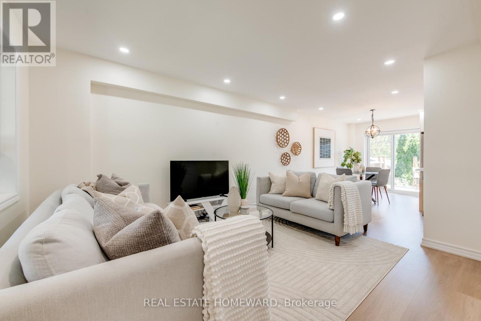 353 Victoria Park Avenue, Toronto, Ontario  M4E 3S9 - Photo 4 - E12490088