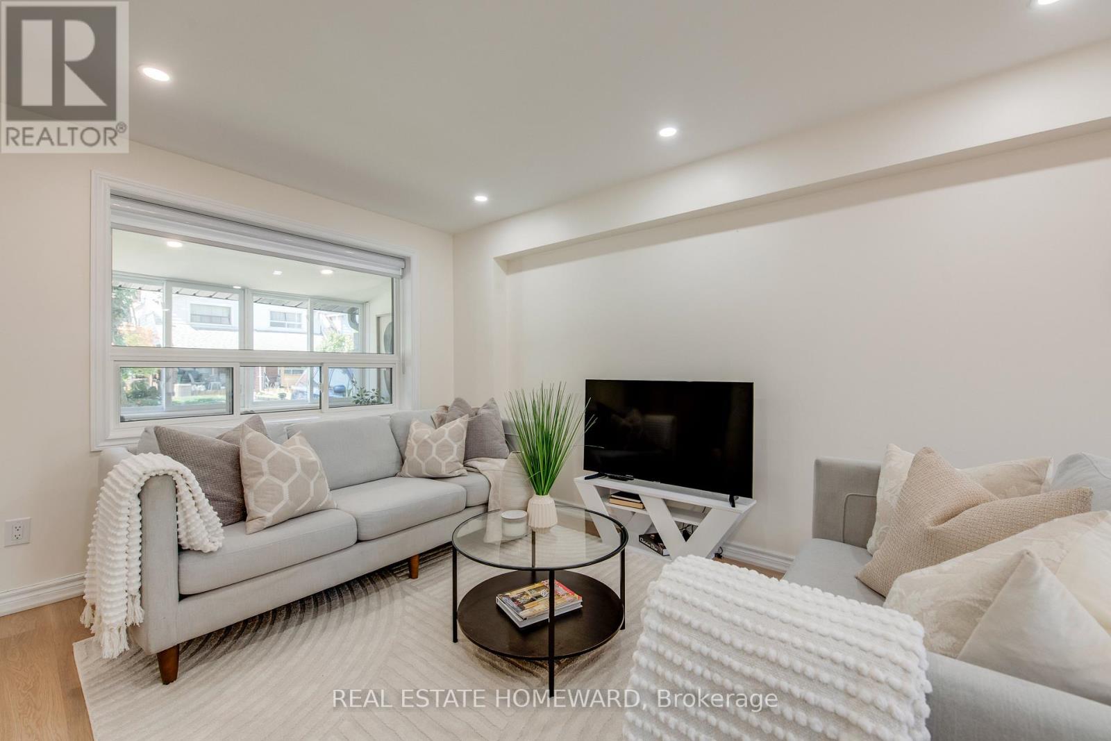 353 Victoria Park Avenue, Toronto, Ontario  M4E 3S9 - Photo 5 - E12490088