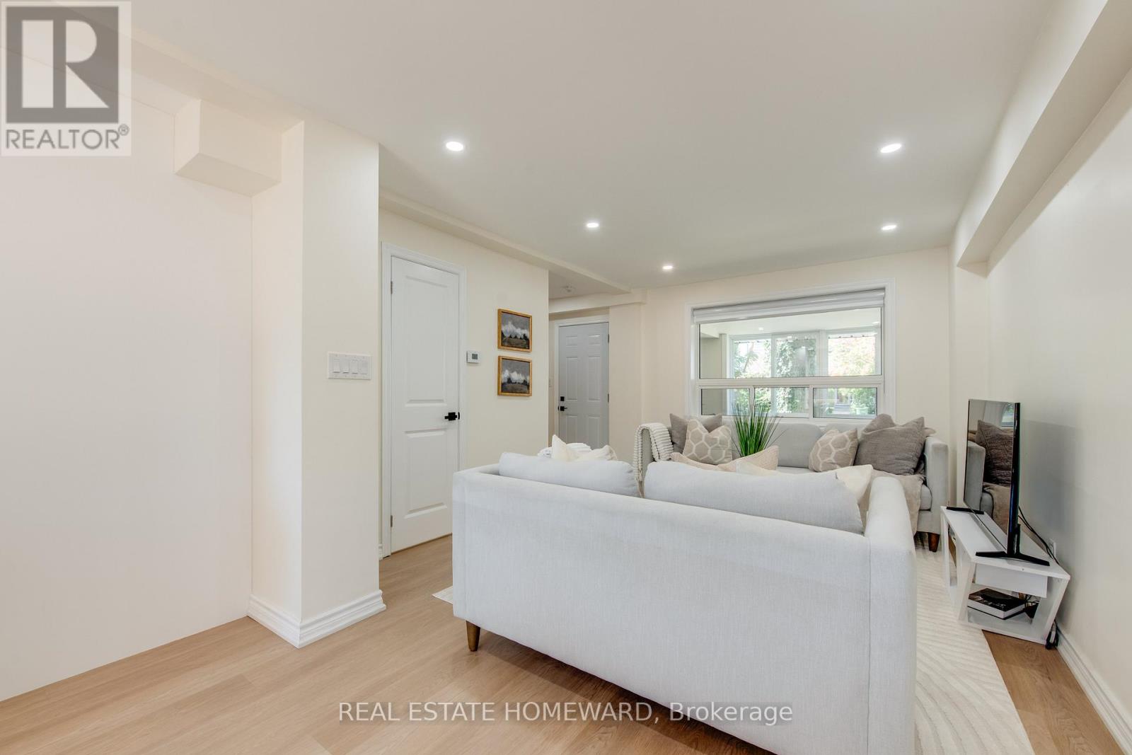 353 Victoria Park Avenue, Toronto, Ontario  M4E 3S9 - Photo 6 - E12490088