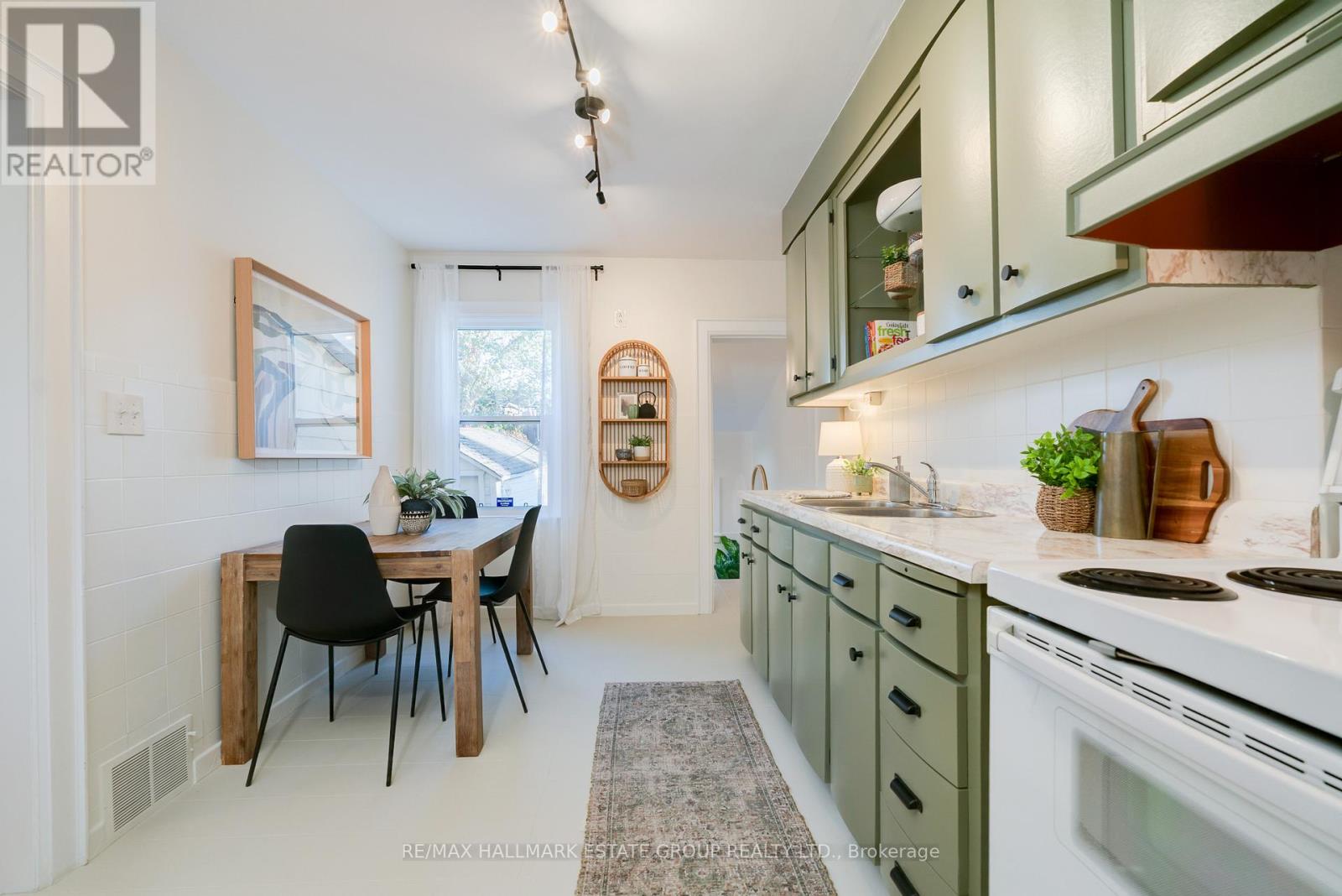 61 Springdale Boulevard, Toronto, Ontario  M4J 1W6 - Photo 12 - E12490202