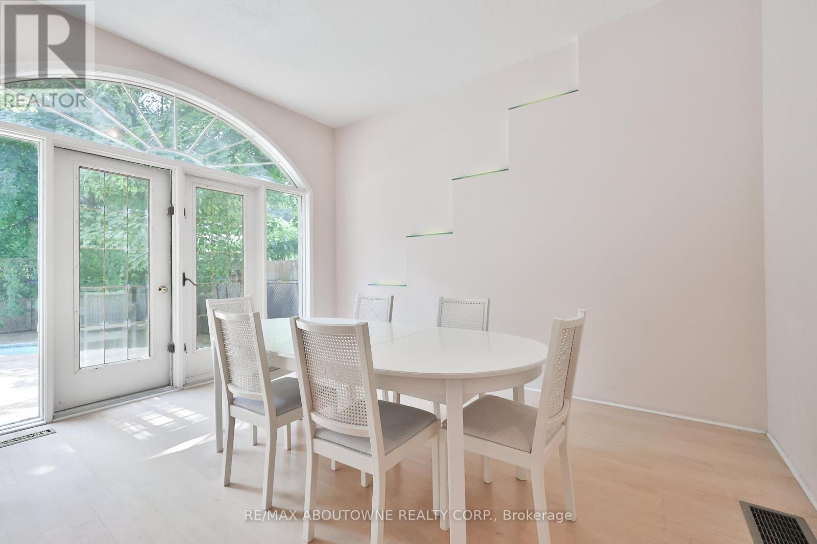 78 West River Street, Oakville (Br Bronte), Ontario  L6L 3B5 - Photo 14 - W12456105