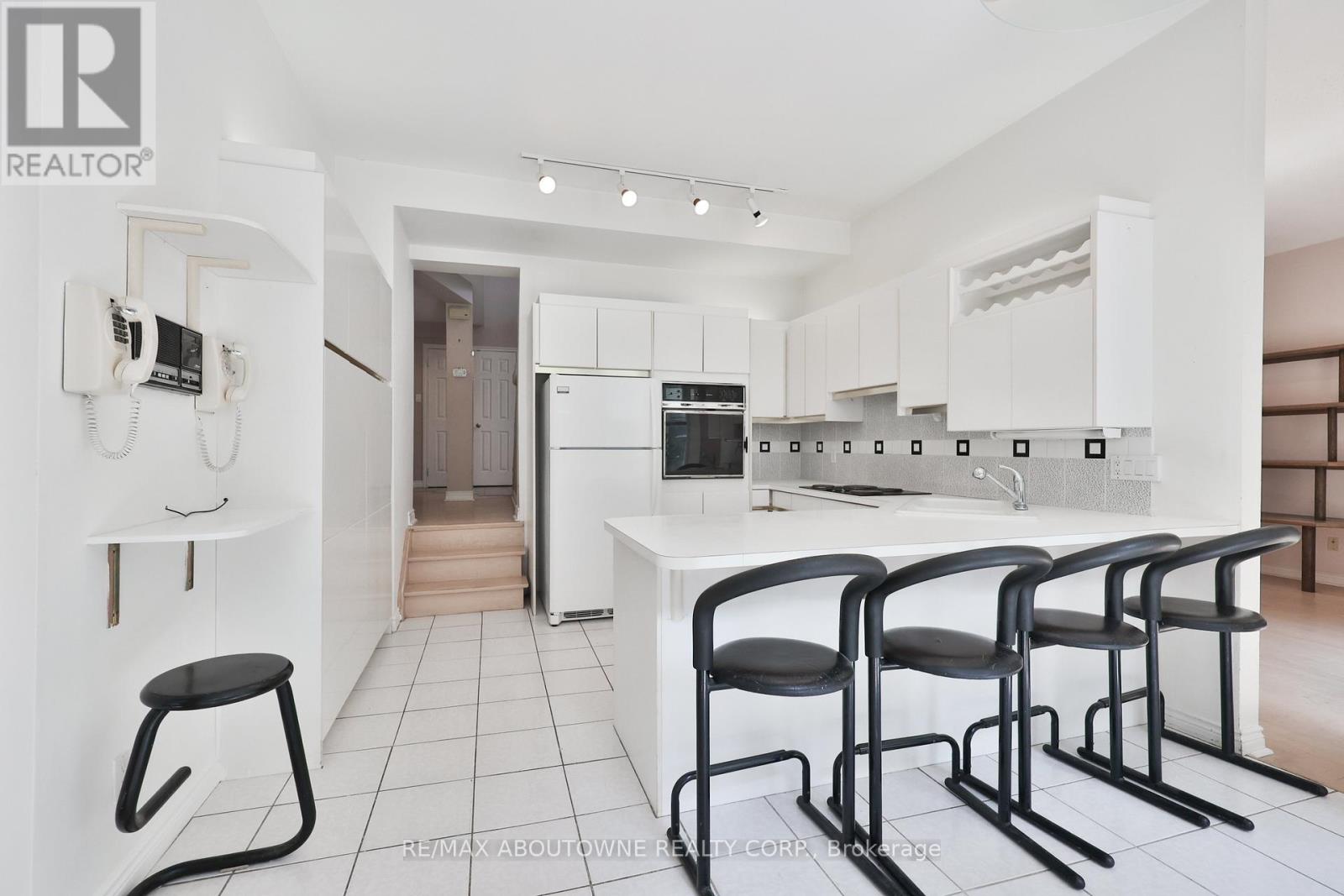 78 West River Street, Oakville (Br Bronte), Ontario  L6L 3B5 - Photo 9 - W12456105