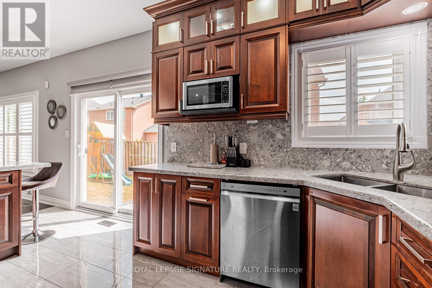 5 Sandcherry Avenue, Markham, Ontario  L3S 4B3 - Photo 11 - N12490104