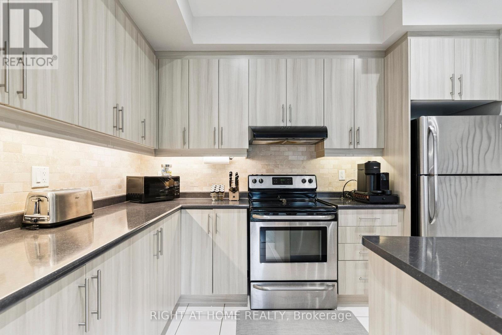 30 Boadway Crescent, Whitchurch-Stouffville, Ontario  L4A 1Y2 - Photo 11 - N12490150