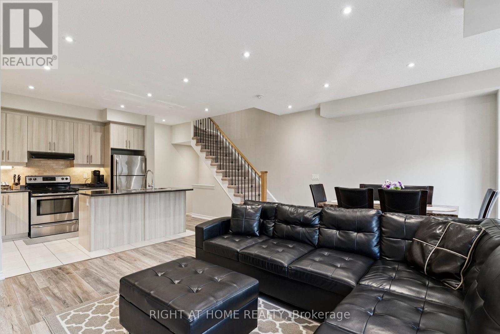 30 Boadway Crescent, Whitchurch-Stouffville, Ontario  L4A 1Y2 - Photo 15 - N12490150