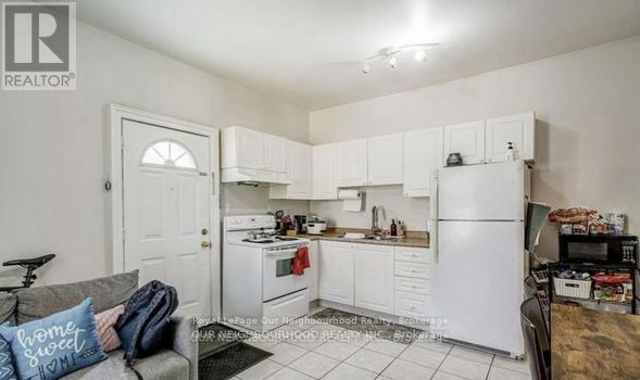 81 Wellington Street E, Aurora, Ontario  L4G 1H7 - Photo 21 - N12490170