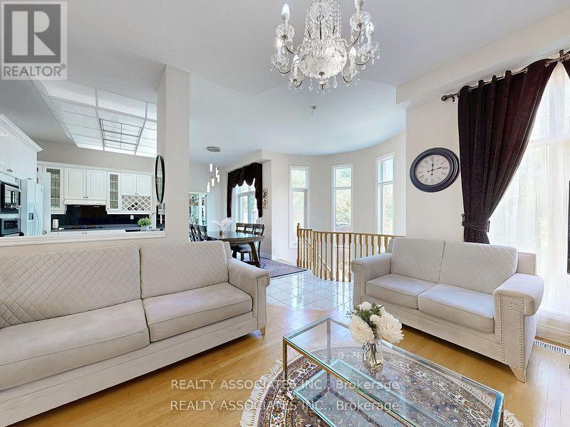 2 Lord Nelson Court, Richmond Hill, Ontario  L4S 1Y1 - Photo 6 - N12490214