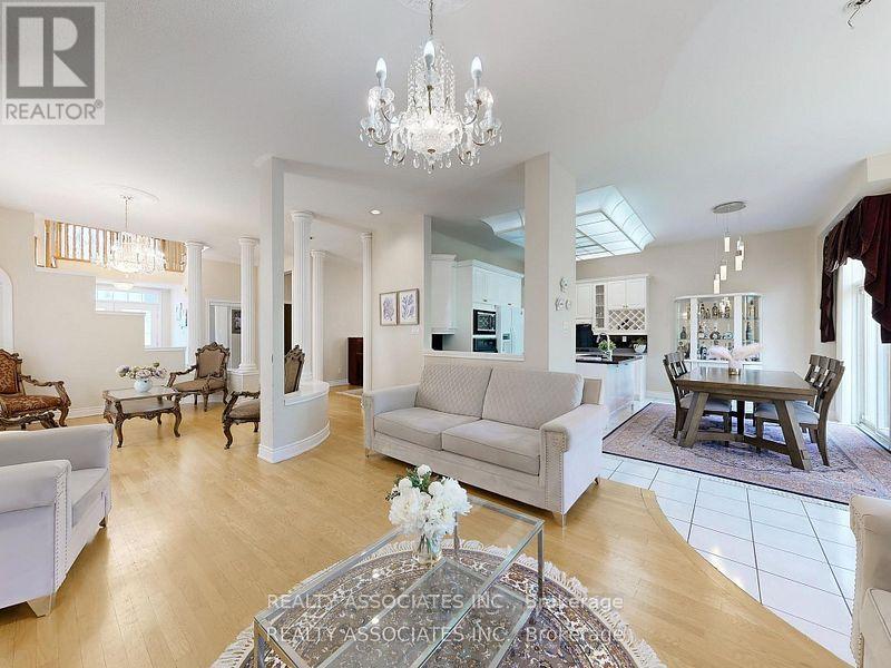 2 Lord Nelson Court, Richmond Hill, Ontario  L4S 1Y1 - Photo 9 - N12490214