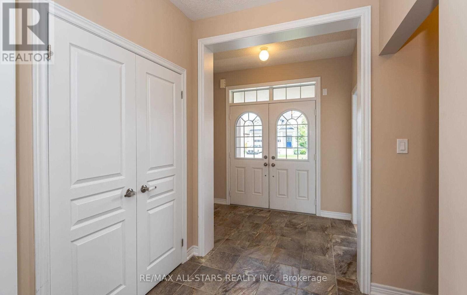 20 Beechener Street, Georgina, Ontario  L0E 1R0 - Photo 4 - N12490226