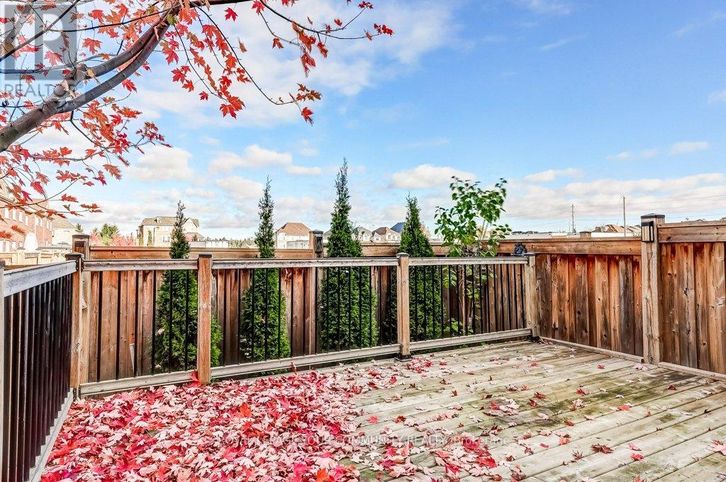 98 Kellington Trail, Whitchurch-Stouffville (Stouffville), Ontario  L4A 1X6 - Photo 29 - N12490244