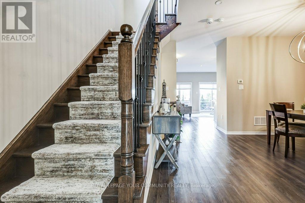 98 Kellington Trail, Whitchurch-Stouffville (Stouffville), Ontario  L4A 1X6 - Photo 3 - N12490244