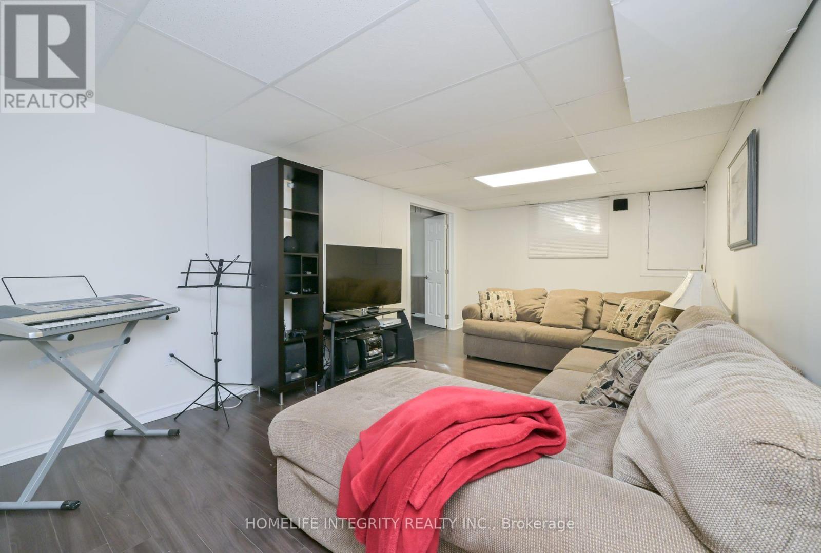 9 Greenaway Street, New Tecumseth, Ontario  L0G 1W0 - Photo 24 - N12490252