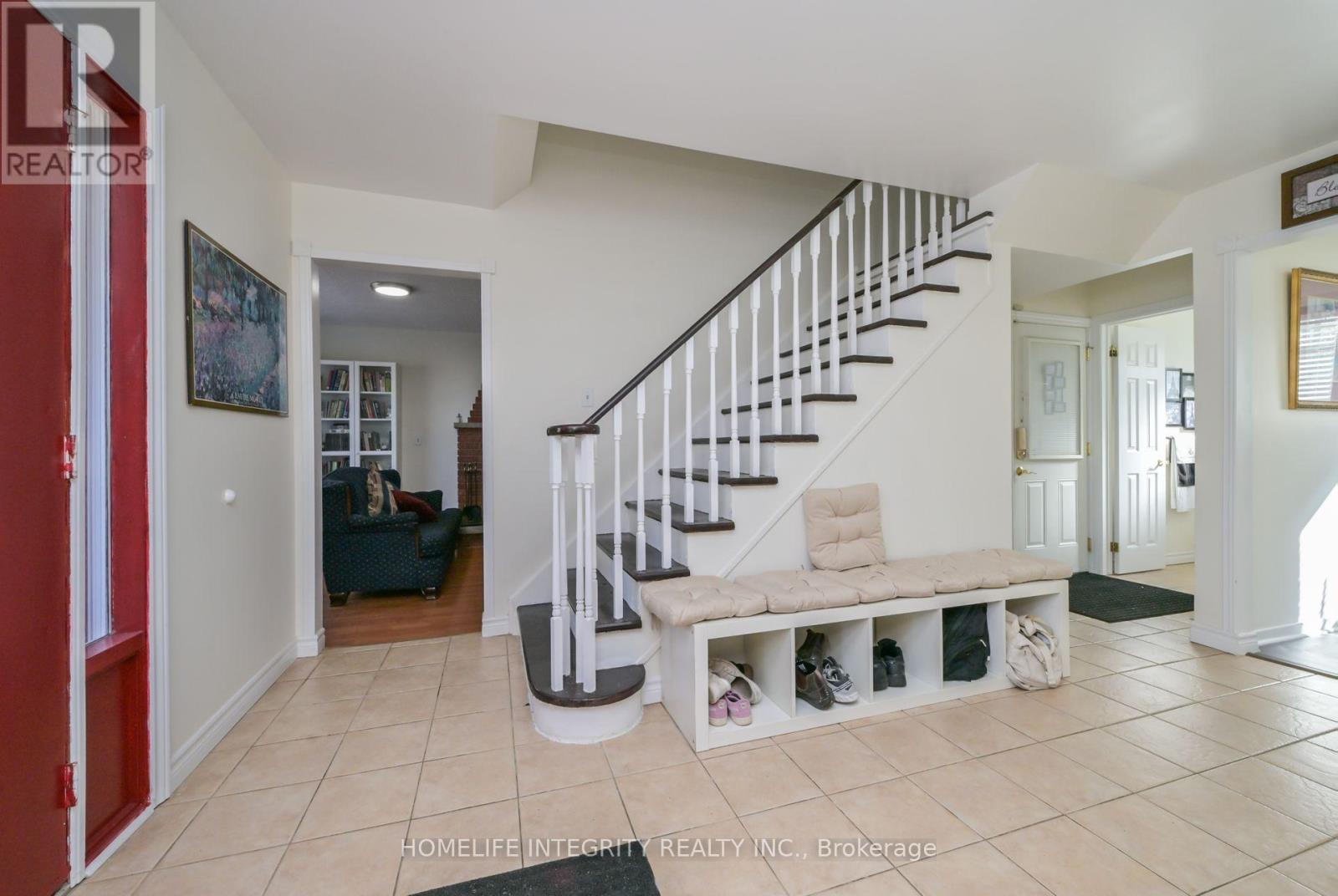 9 Greenaway Street, New Tecumseth, Ontario  L0G 1W0 - Photo 5 - N12490252