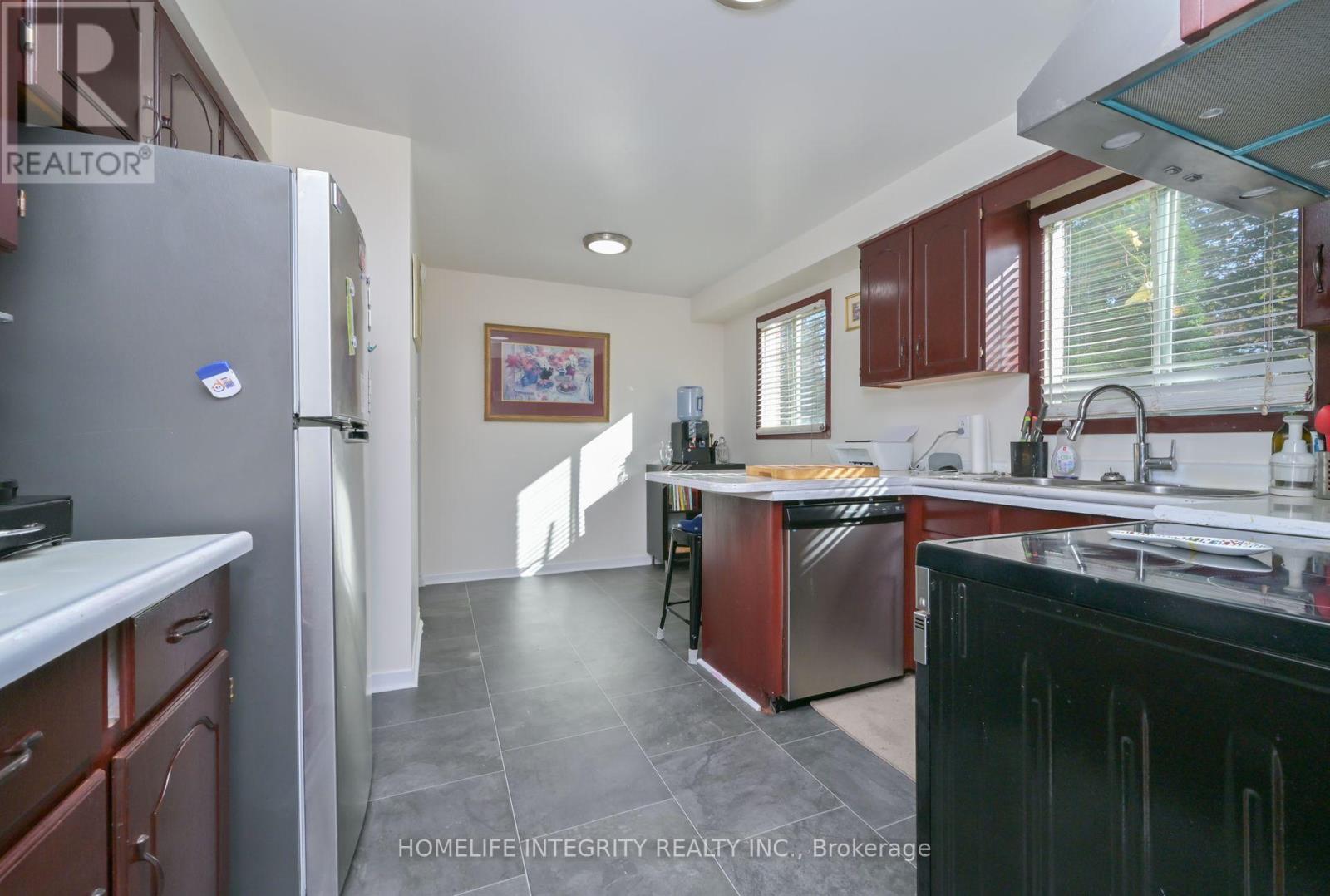 9 Greenaway Street, New Tecumseth, Ontario  L0G 1W0 - Photo 6 - N12490252