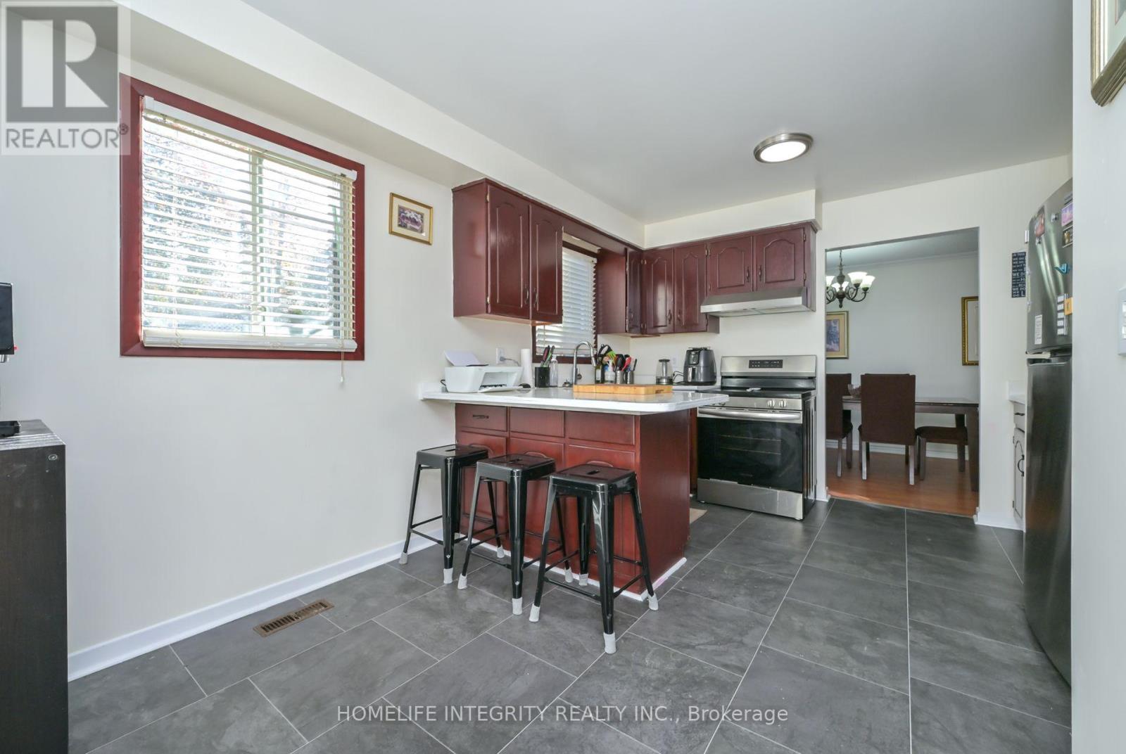 9 Greenaway Street, New Tecumseth, Ontario  L0G 1W0 - Photo 7 - N12490252