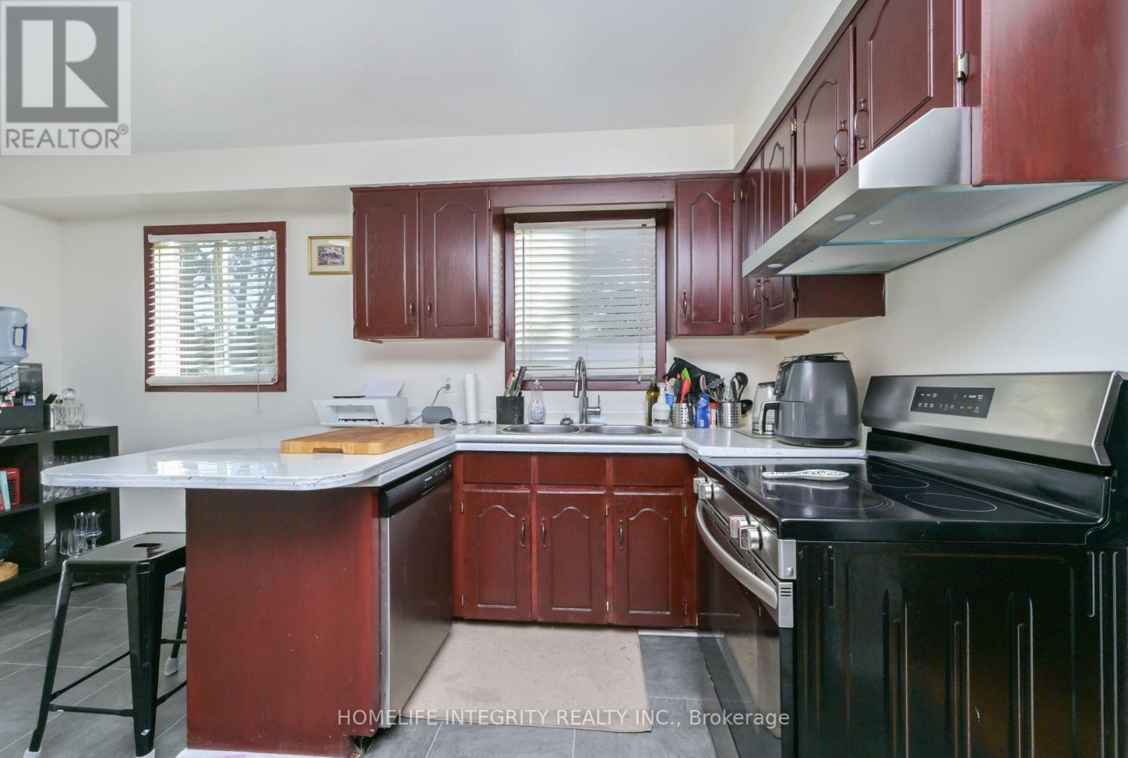 9 Greenaway Street, New Tecumseth, Ontario  L0G 1W0 - Photo 9 - N12490252