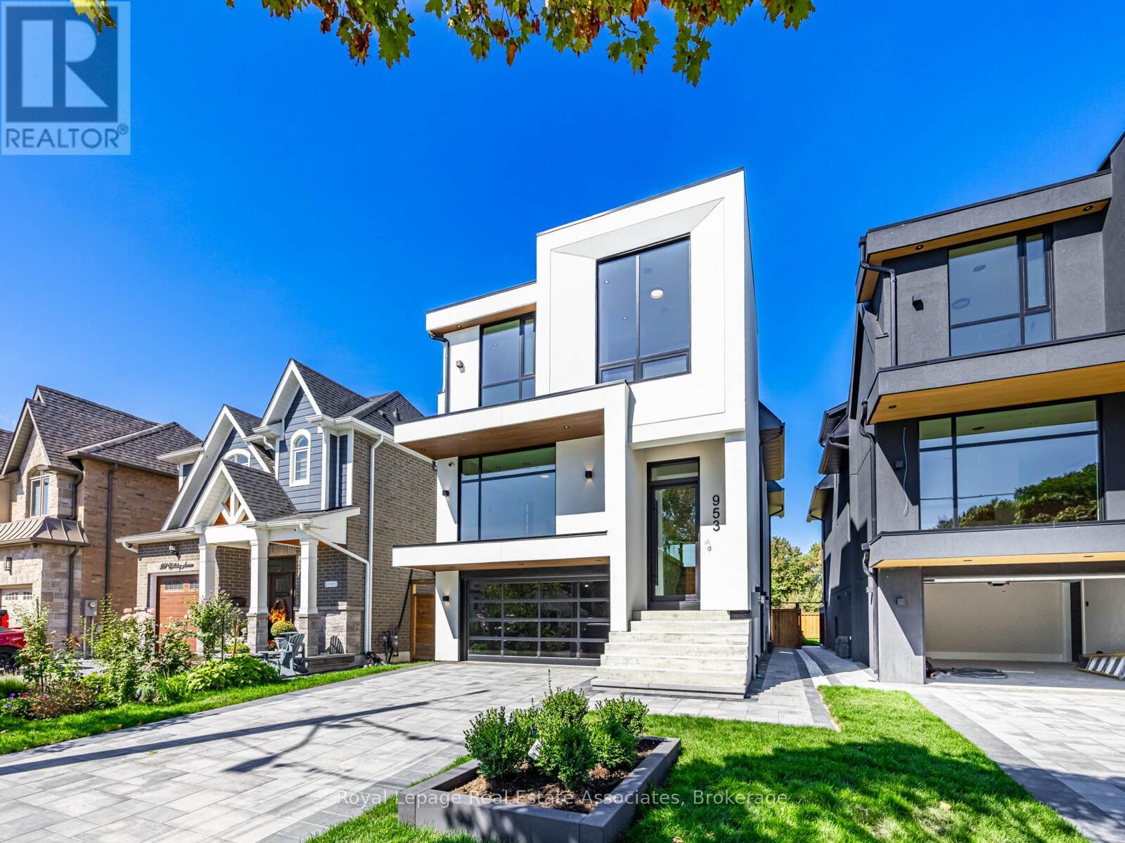 953 Halliday Avenue, Mississauga, Ontario  L5E 1P4 - Photo 2 - W12487767