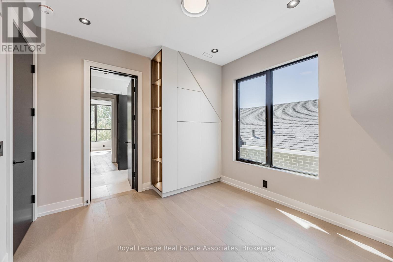 953 Halliday Avenue, Mississauga, Ontario  L5E 1P4 - Photo 17 - W12487767