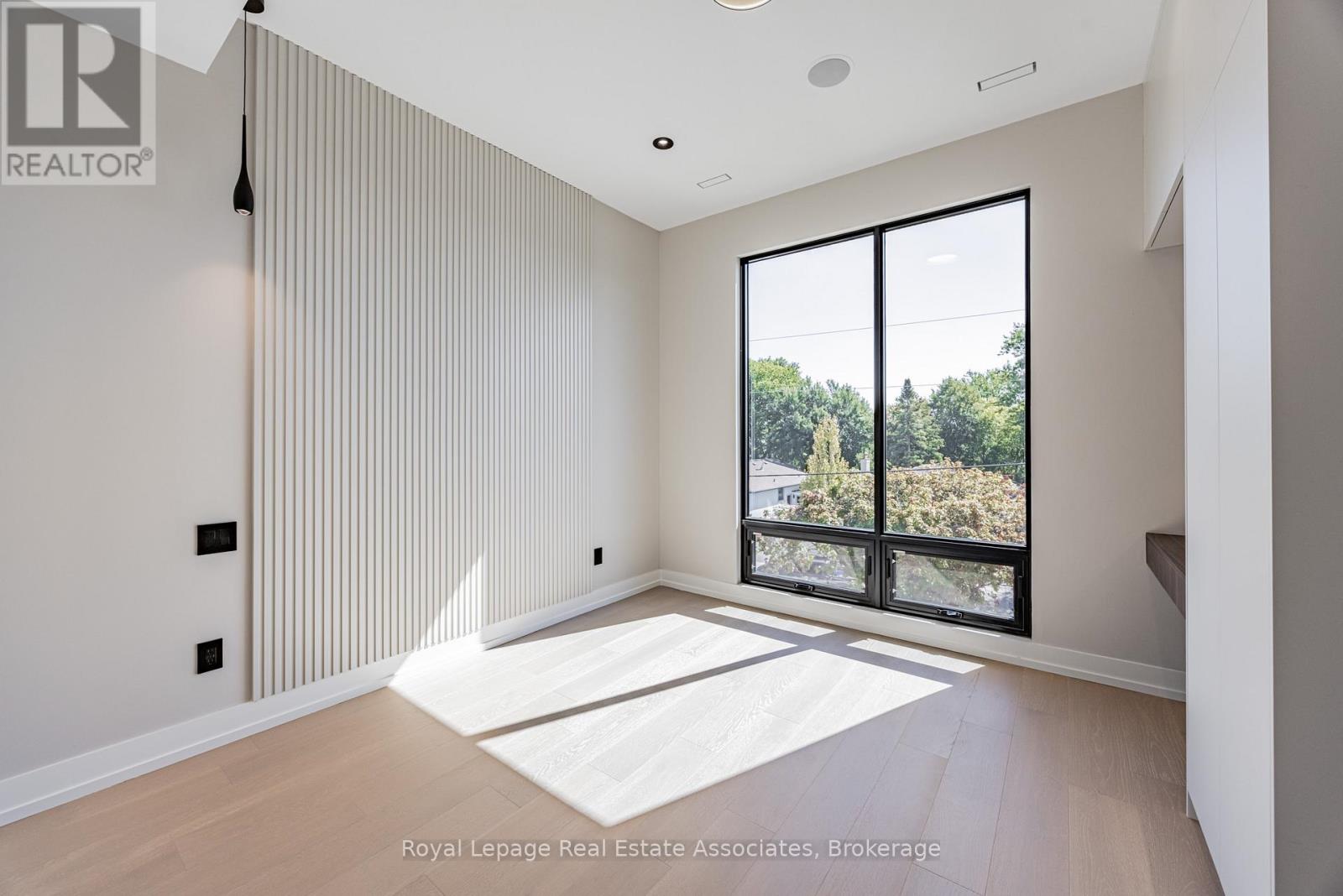 953 Halliday Avenue, Mississauga, Ontario  L5E 1P4 - Photo 21 - W12487767