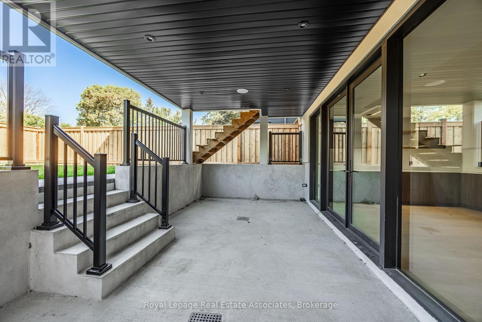 953 Halliday Avenue, Mississauga, Ontario  L5E 1P4 - Photo 29 - W12487767