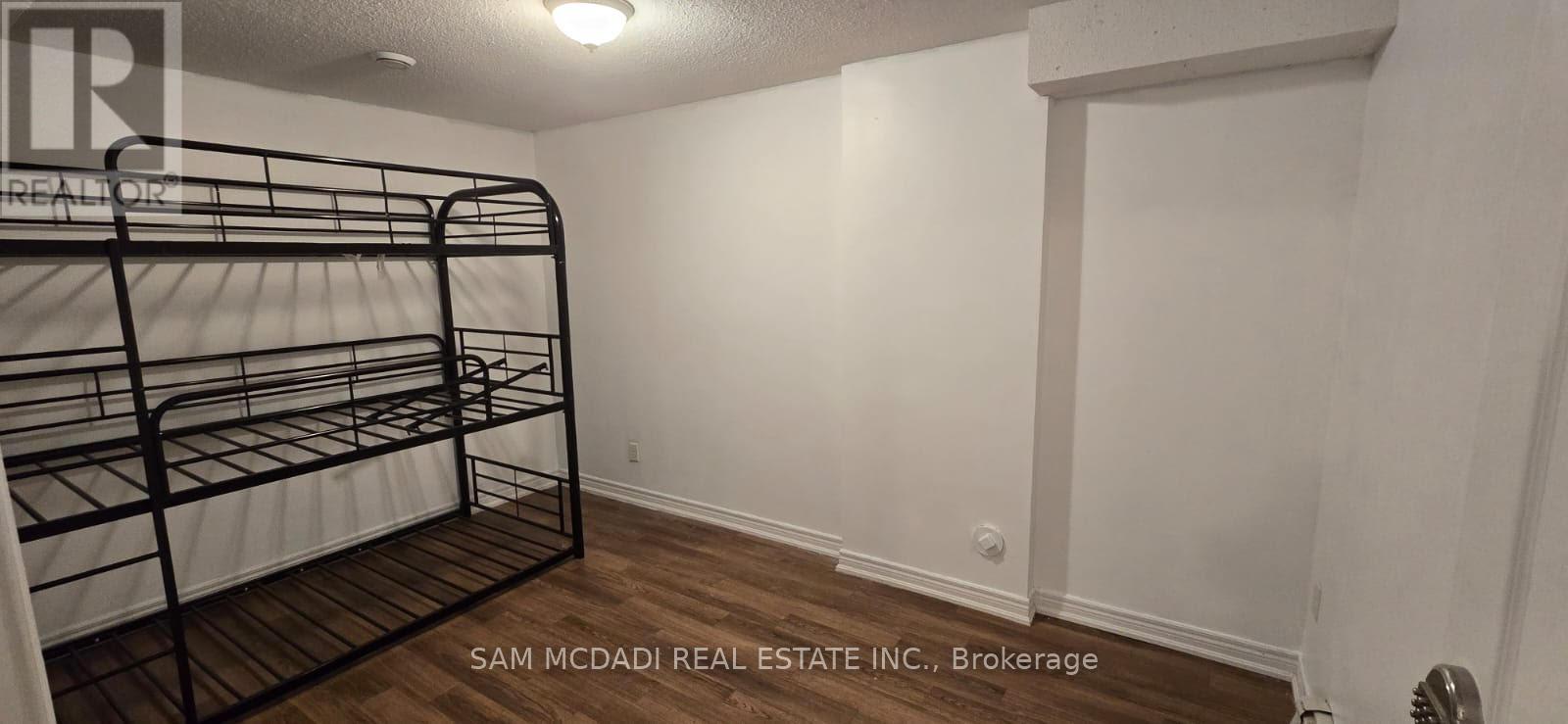 40 Tasker Street, St. Catharines, Ontario  L2R 3Z8 - Photo 12 - X12484730