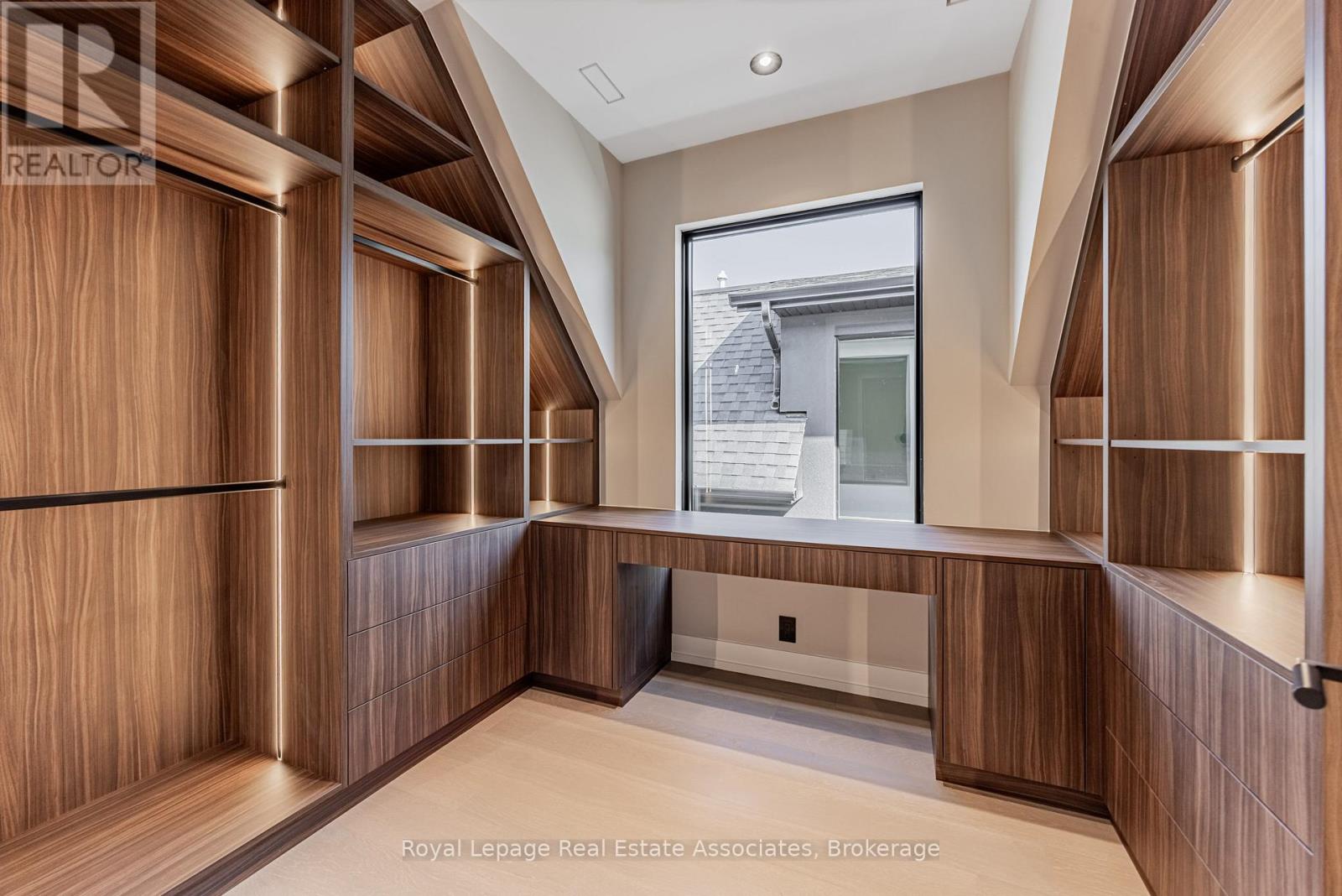 953 Halliday Avenue, Mississauga, Ontario  L5E 1P4 - Photo 23 - W12487767