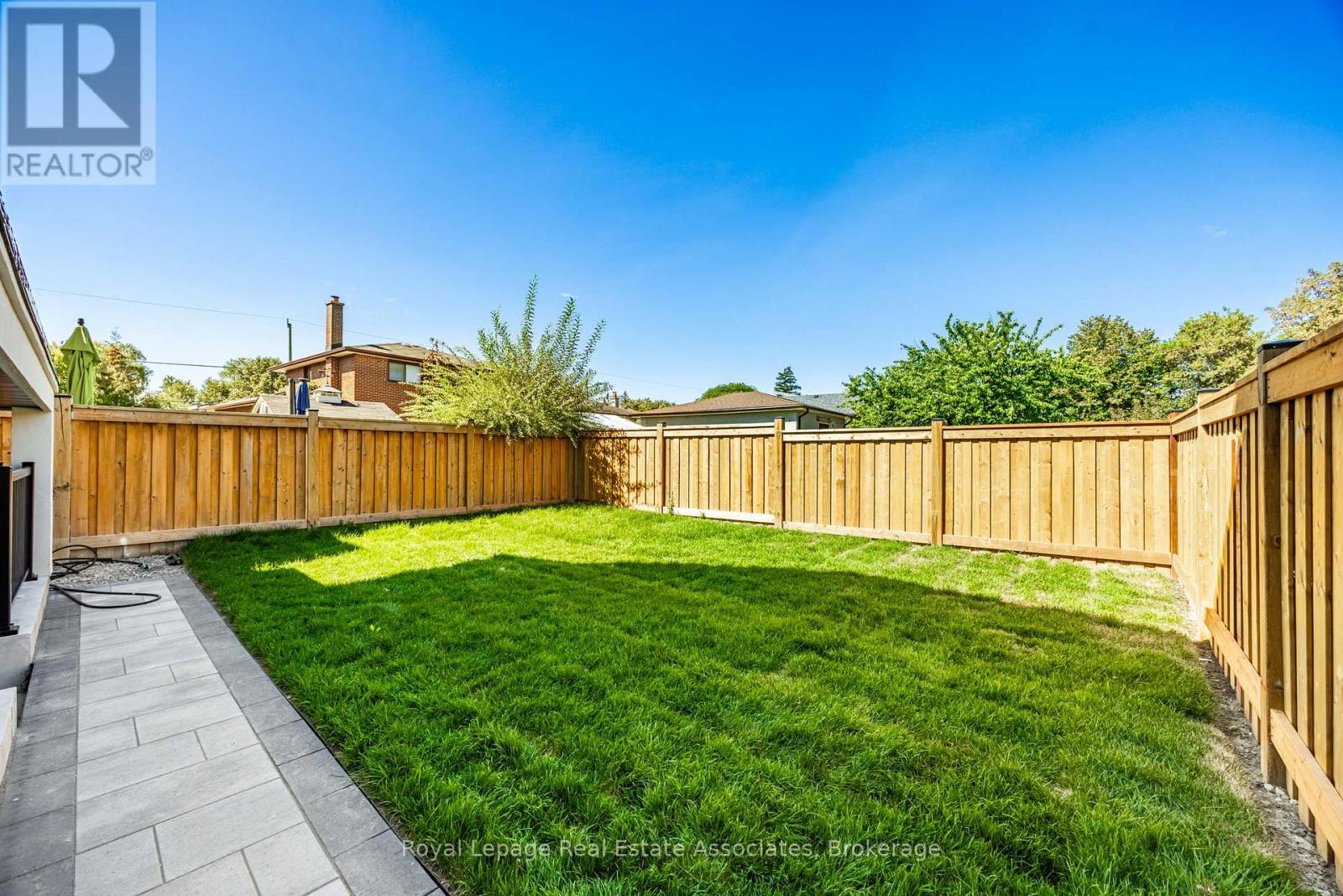 953 Halliday Avenue, Mississauga, Ontario  L5E 1P4 - Photo 31 - W12487767