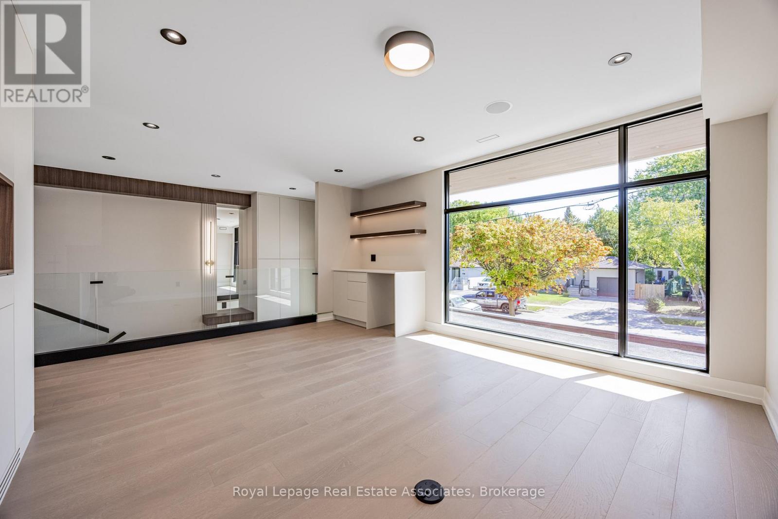 953 Halliday Avenue, Mississauga, Ontario  L5E 1P4 - Photo 7 - W12487767