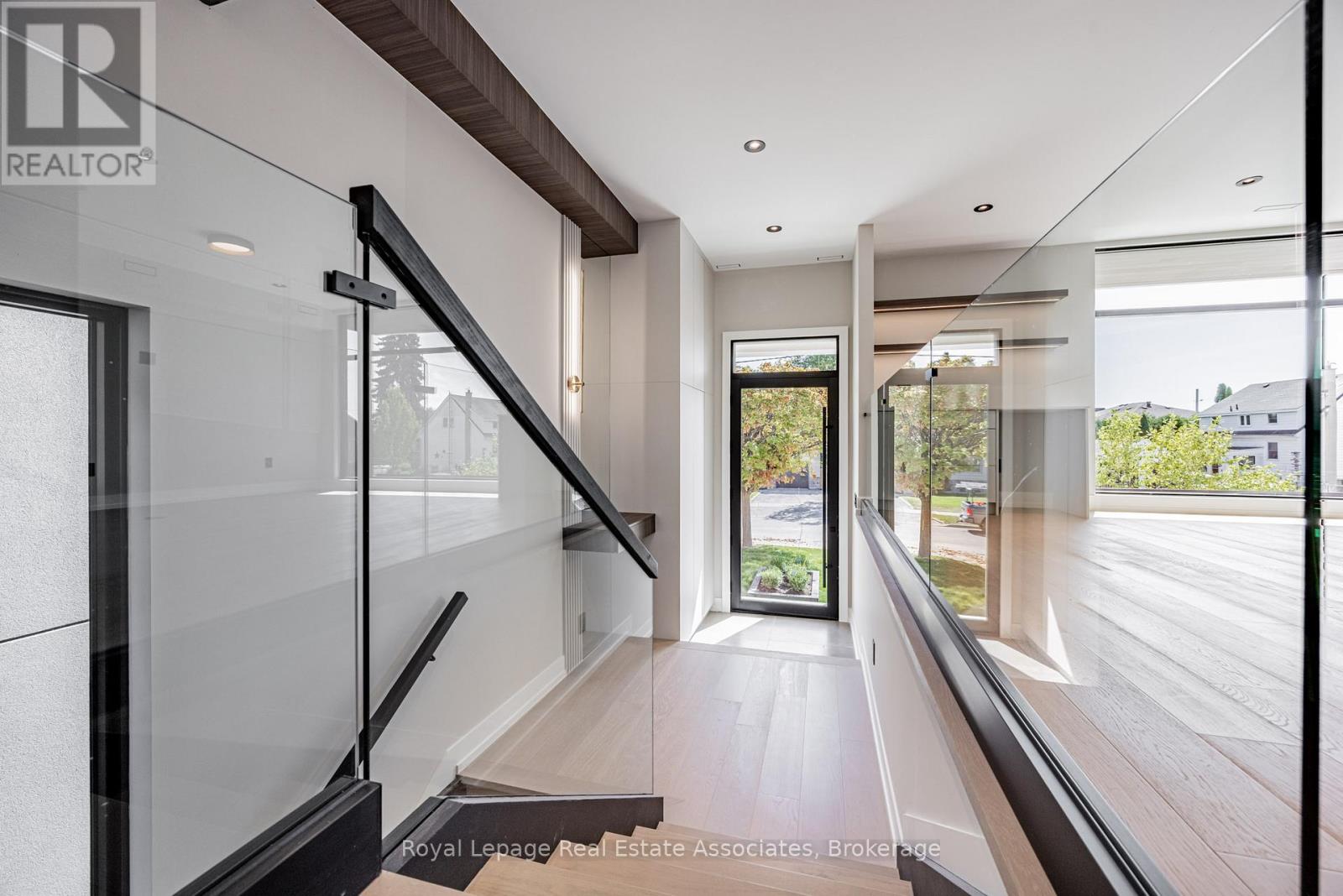 953 Halliday Avenue, Mississauga, Ontario  L5E 1P4 - Photo 3 - W12487767