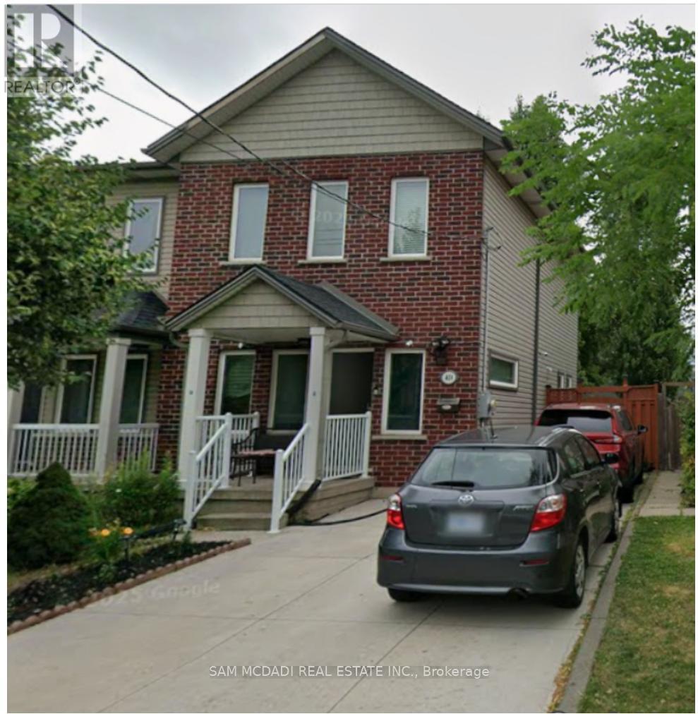 40 Tasker Street, St. Catharines, Ontario L2R 3Z8 - Photo 2 - X12484730