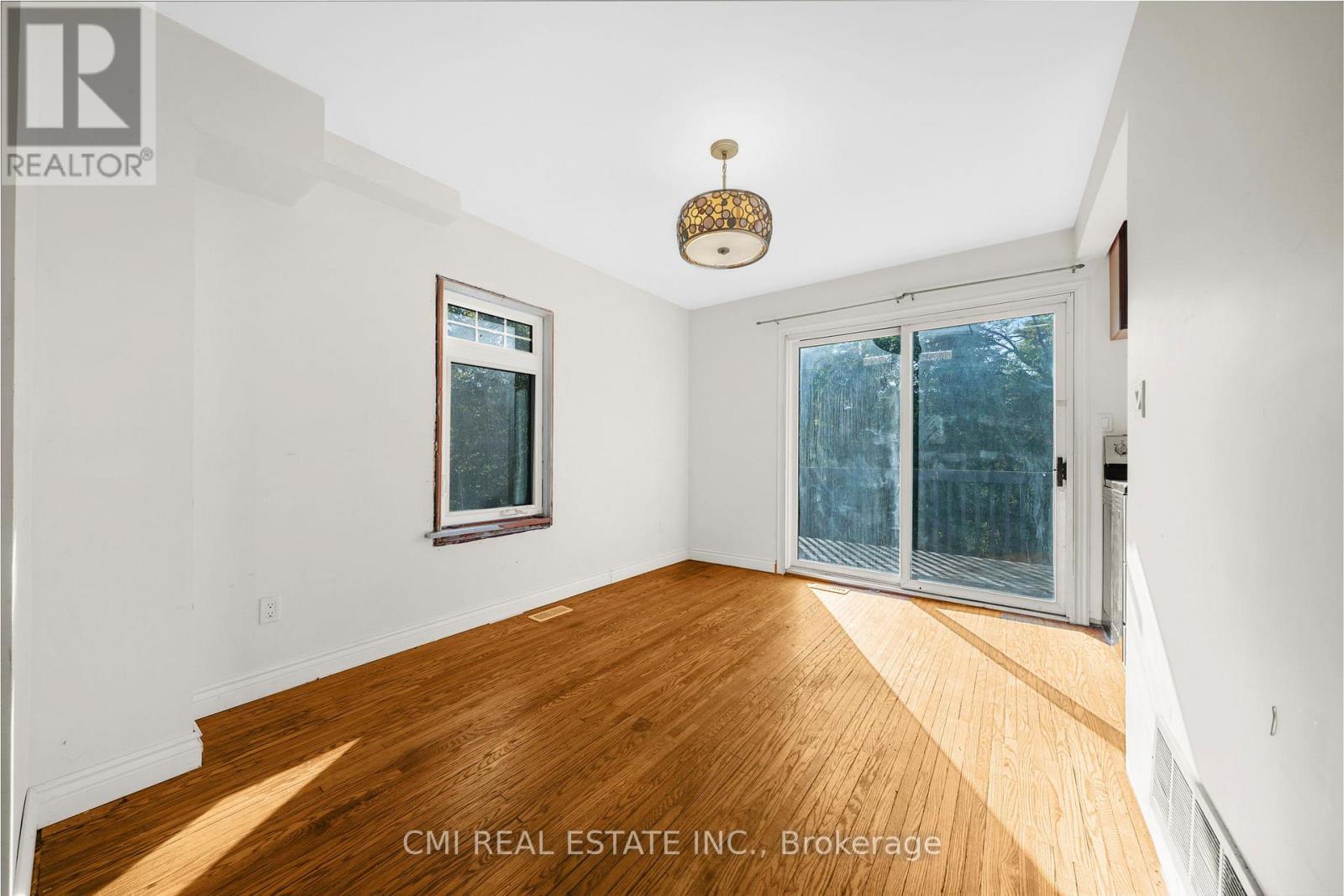 43 Perry Street, Barrie (Queen's Park), Ontario  L4N 2G2 - Photo 10 - S12489984