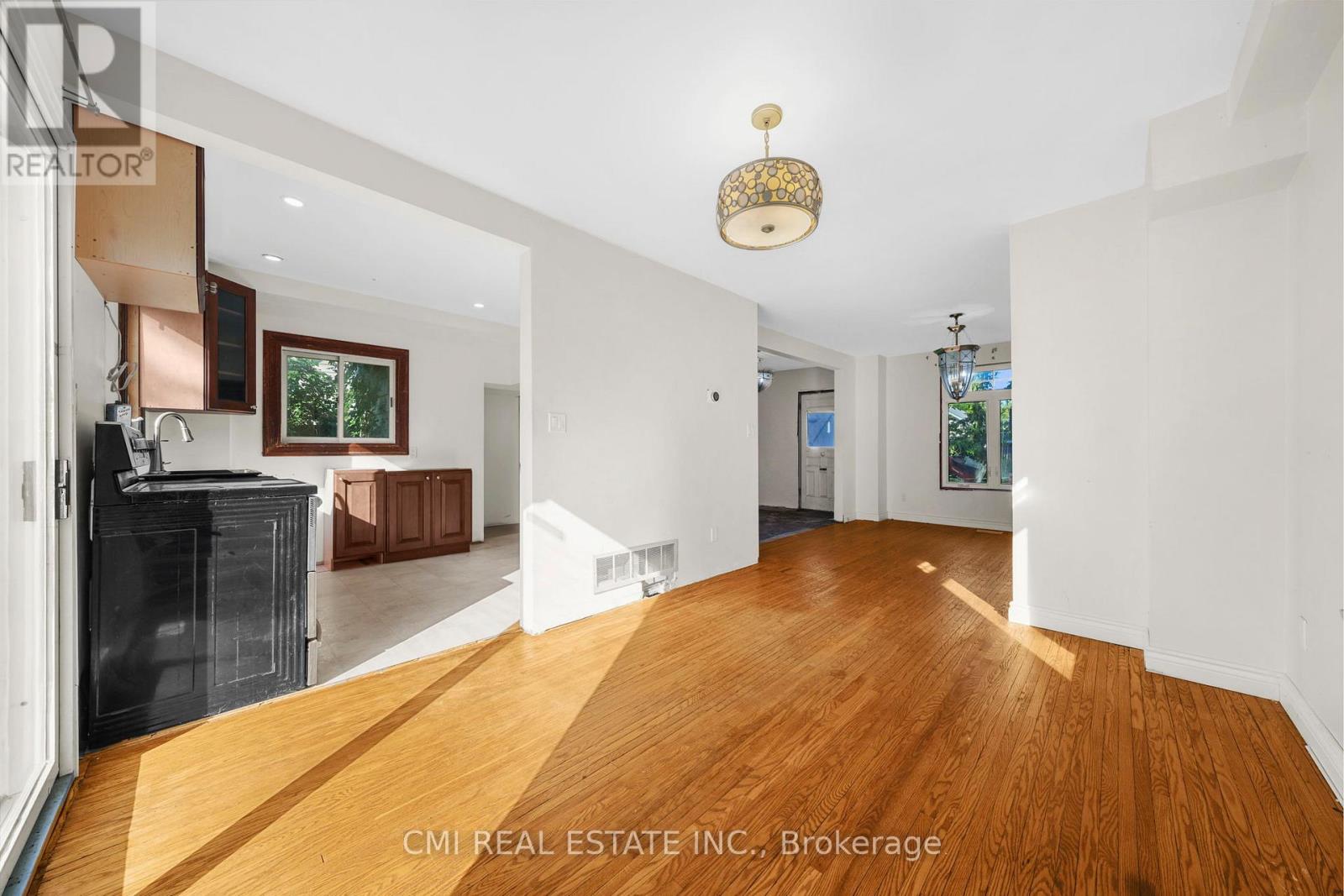 43 Perry Street, Barrie (Queen's Park), Ontario  L4N 2G2 - Photo 11 - S12489984