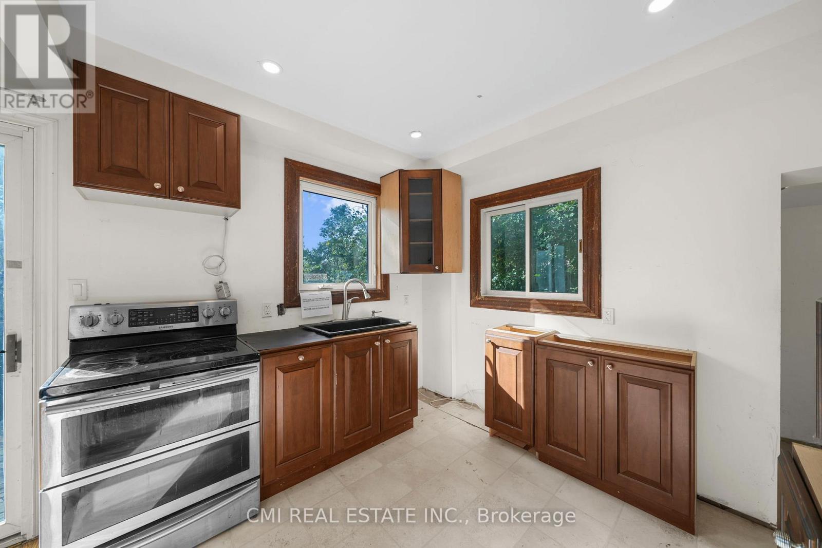 43 Perry Street, Barrie (Queen's Park), Ontario  L4N 2G2 - Photo 13 - S12489984