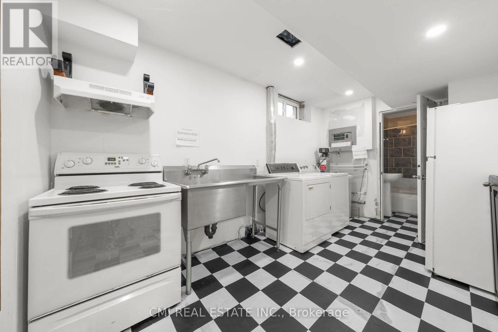 43 Perry Street, Barrie (Queen's Park), Ontario  L4N 2G2 - Photo 35 - S12489984