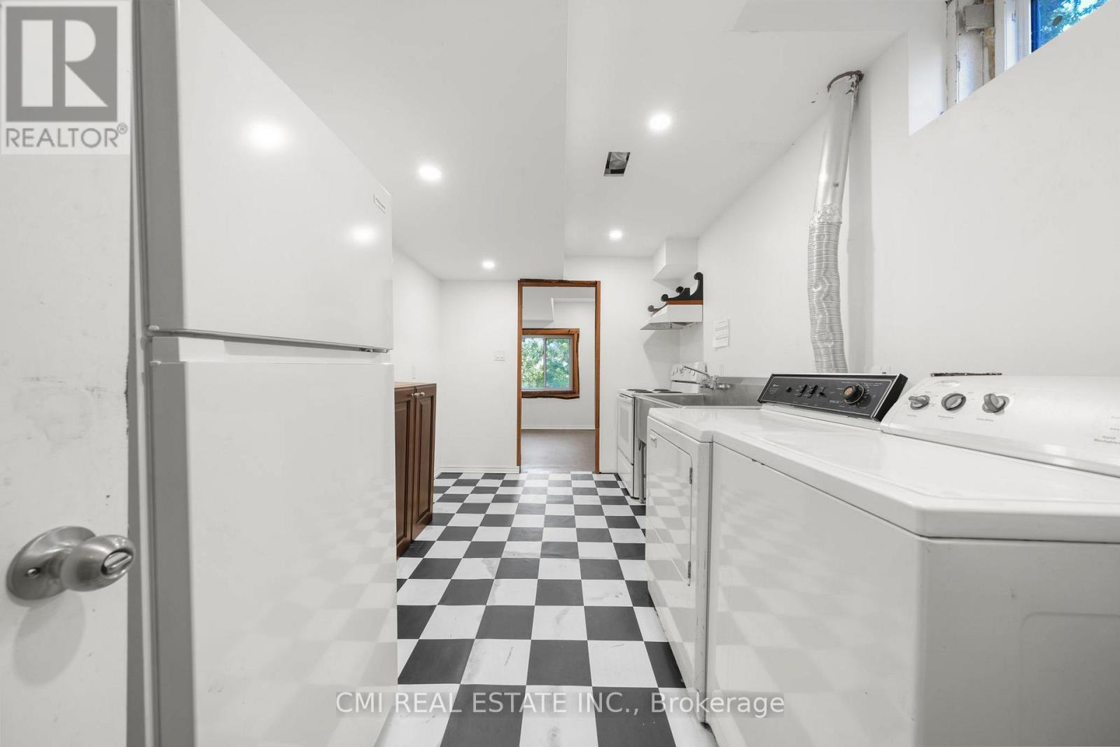 43 Perry Street, Barrie (Queen's Park), Ontario  L4N 2G2 - Photo 36 - S12489984