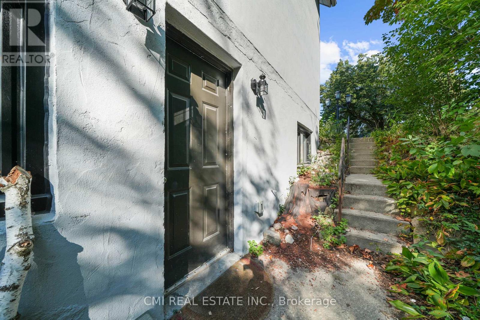 43 Perry Street, Barrie (Queen's Park), Ontario  L4N 2G2 - Photo 38 - S12489984