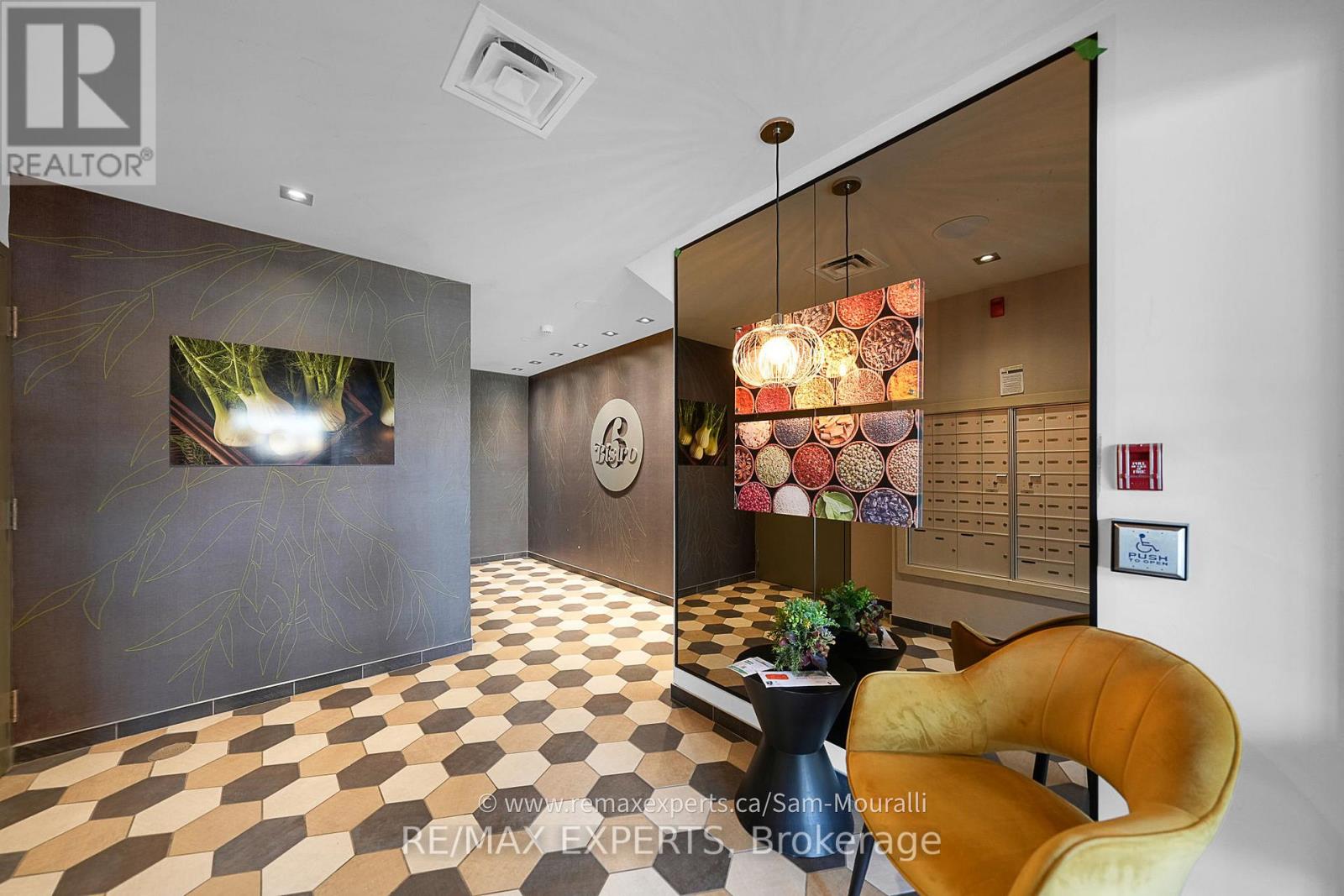 207 - 6 Spice Way, Barrie, Ontario  L9J 0J9 - Photo 10 - S12490156